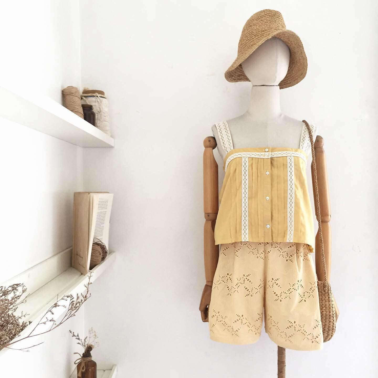 Hannah Broderie Anglaise Shorts