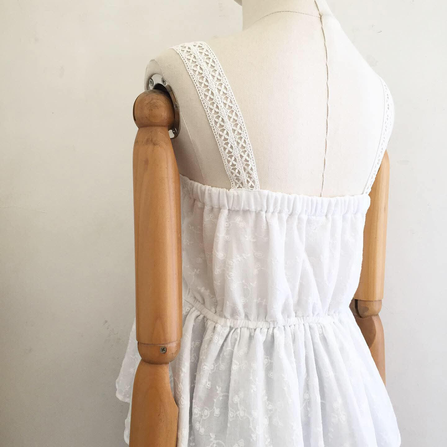 Peggy Broderie Top
