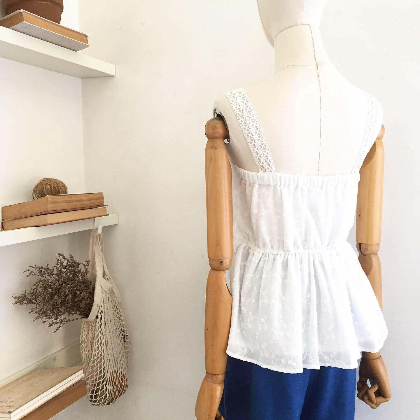 Peggy Broderie Top