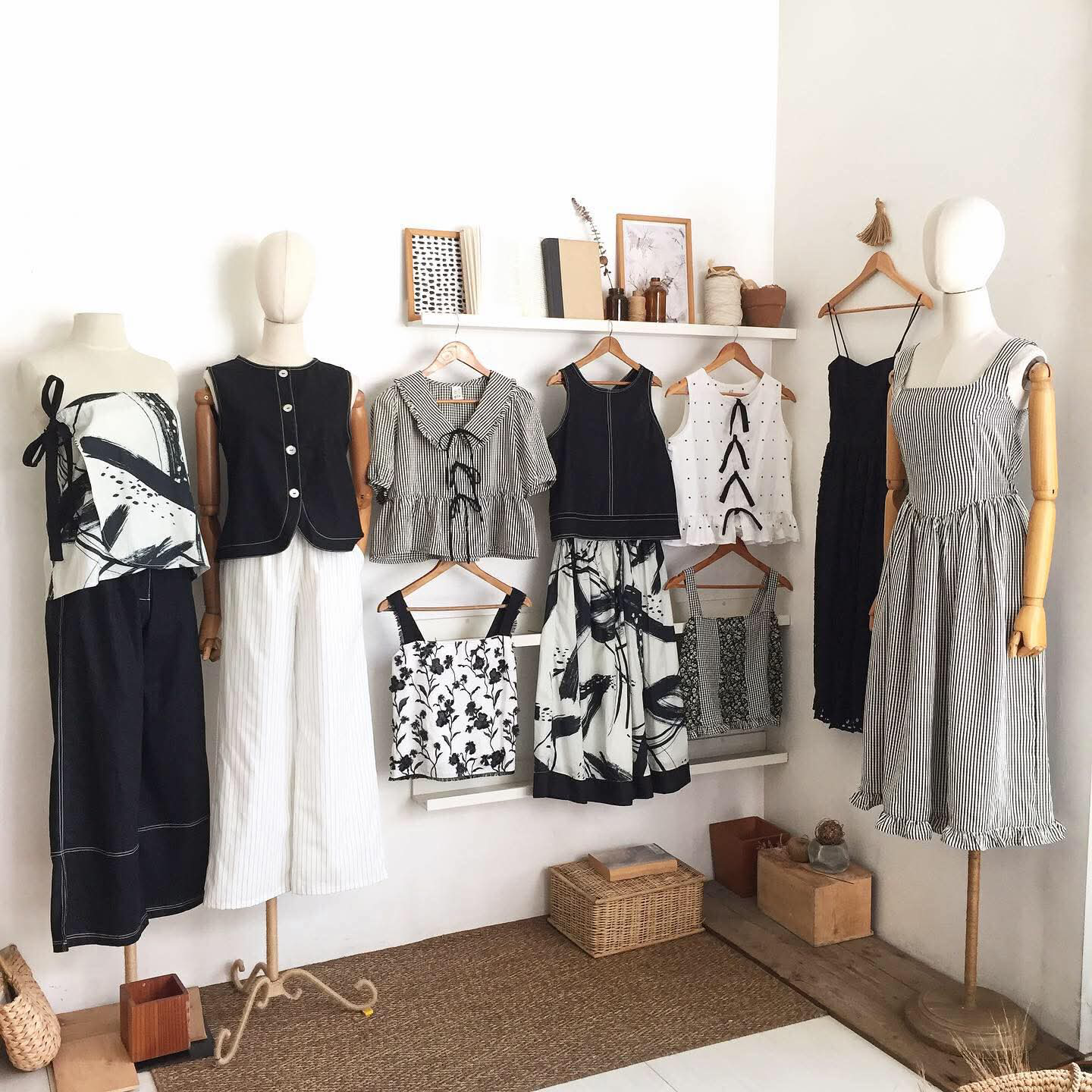 Audrey Linen Broderie Top