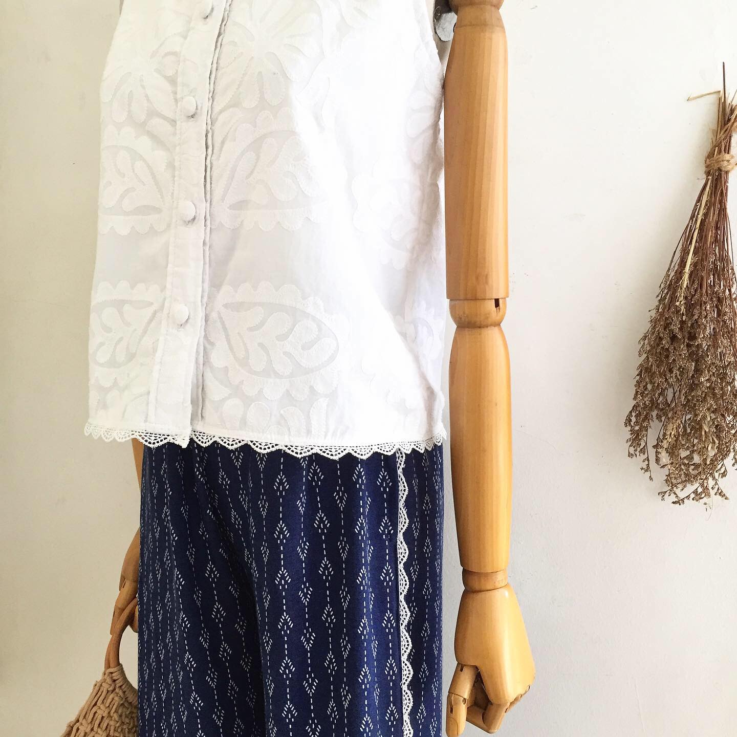 Lila Broderie Top