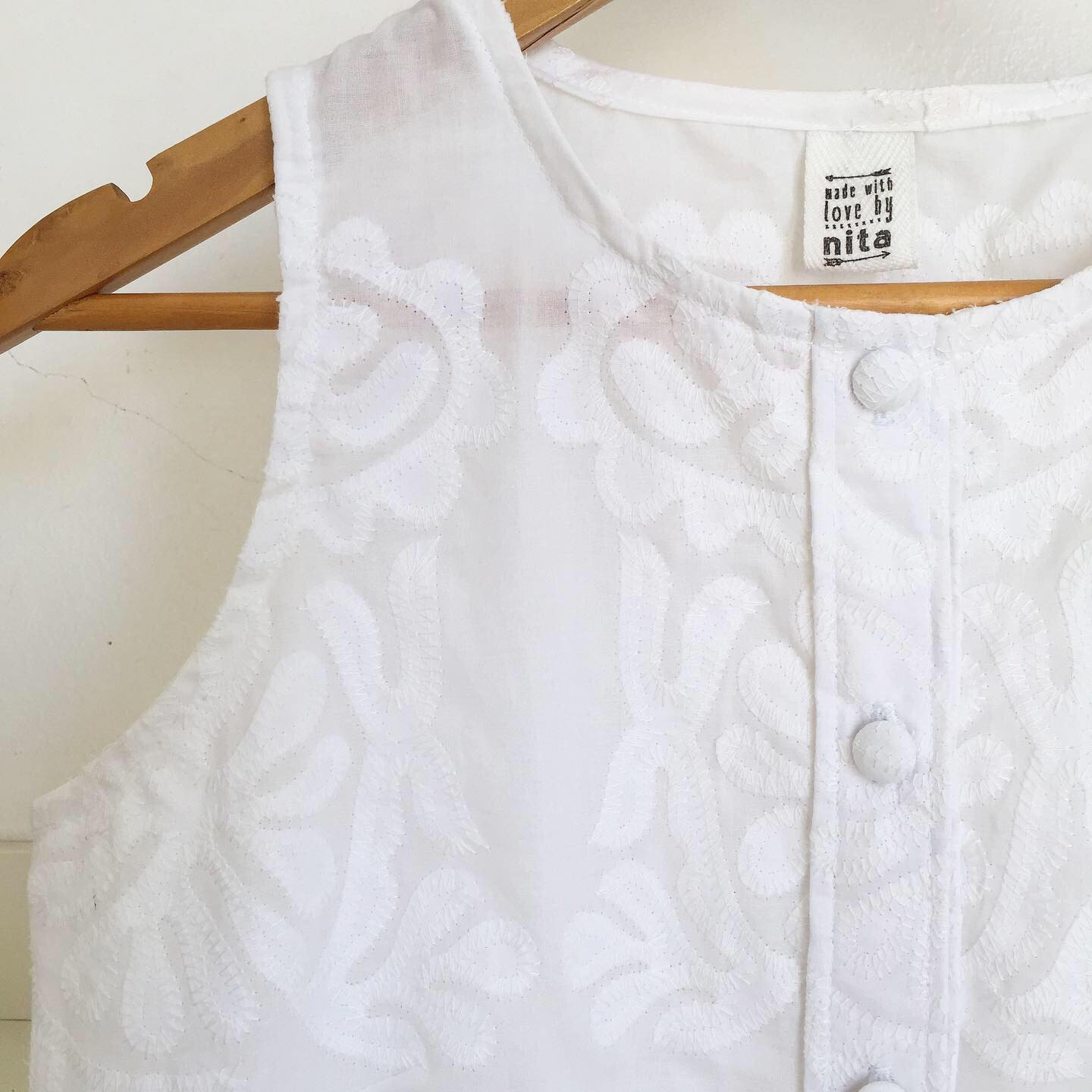 Lila Broderie Top