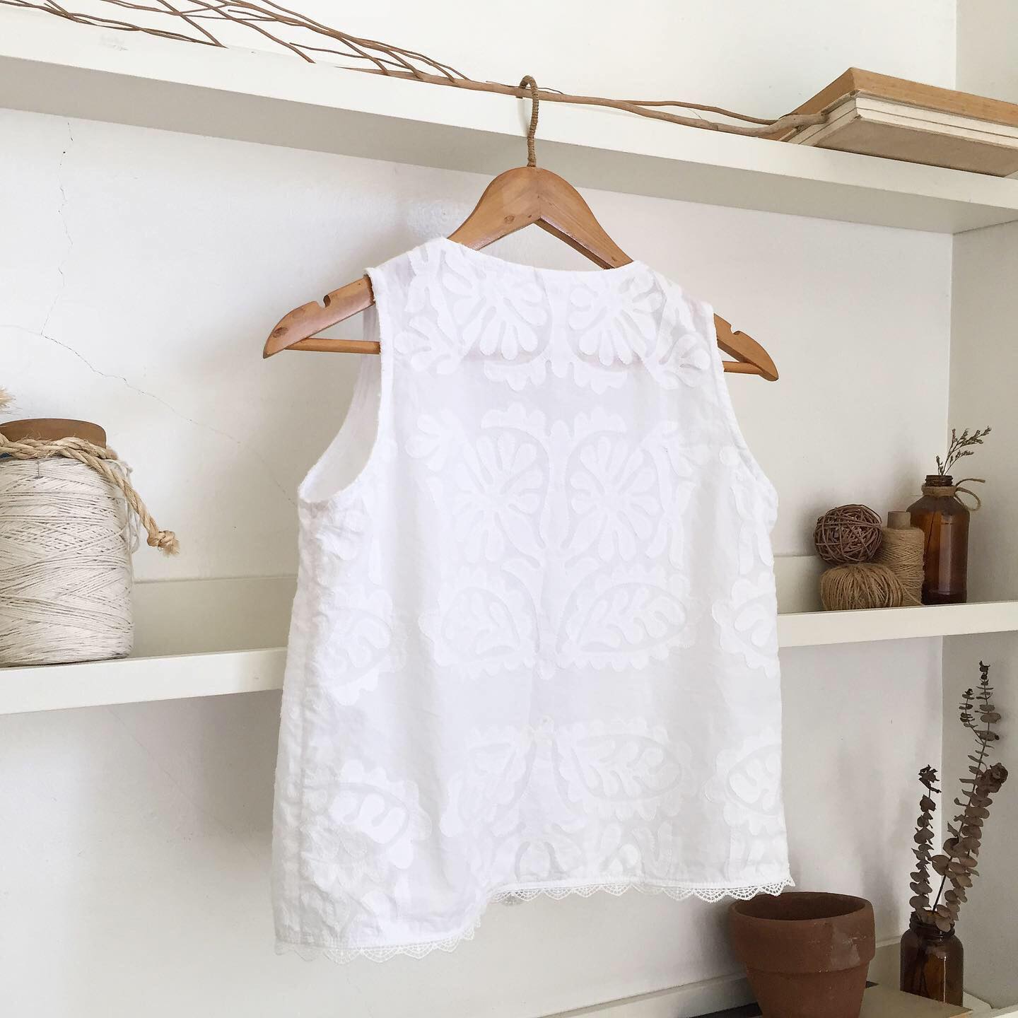 Lila Broderie Top