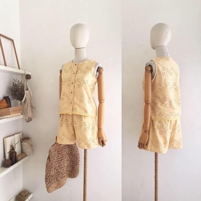 Lila Broderie Anglaise Top