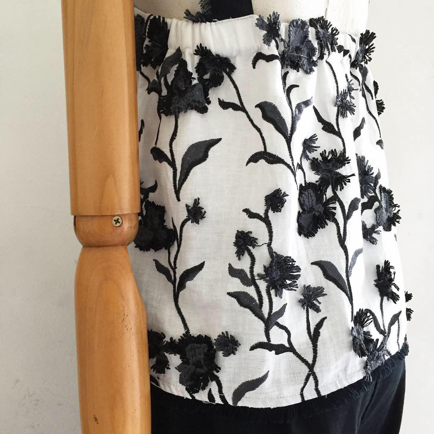 Maria Linen Broderie Top