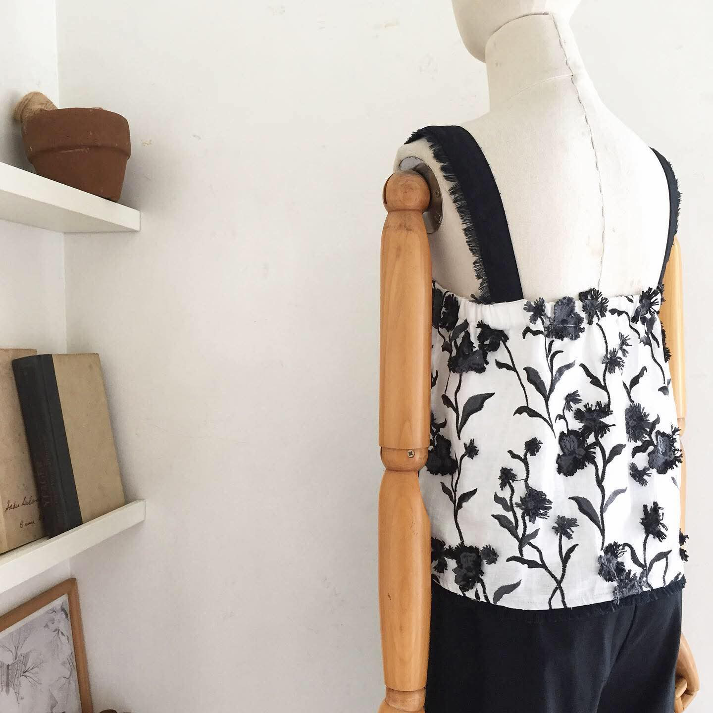 Maria Linen Broderie Top