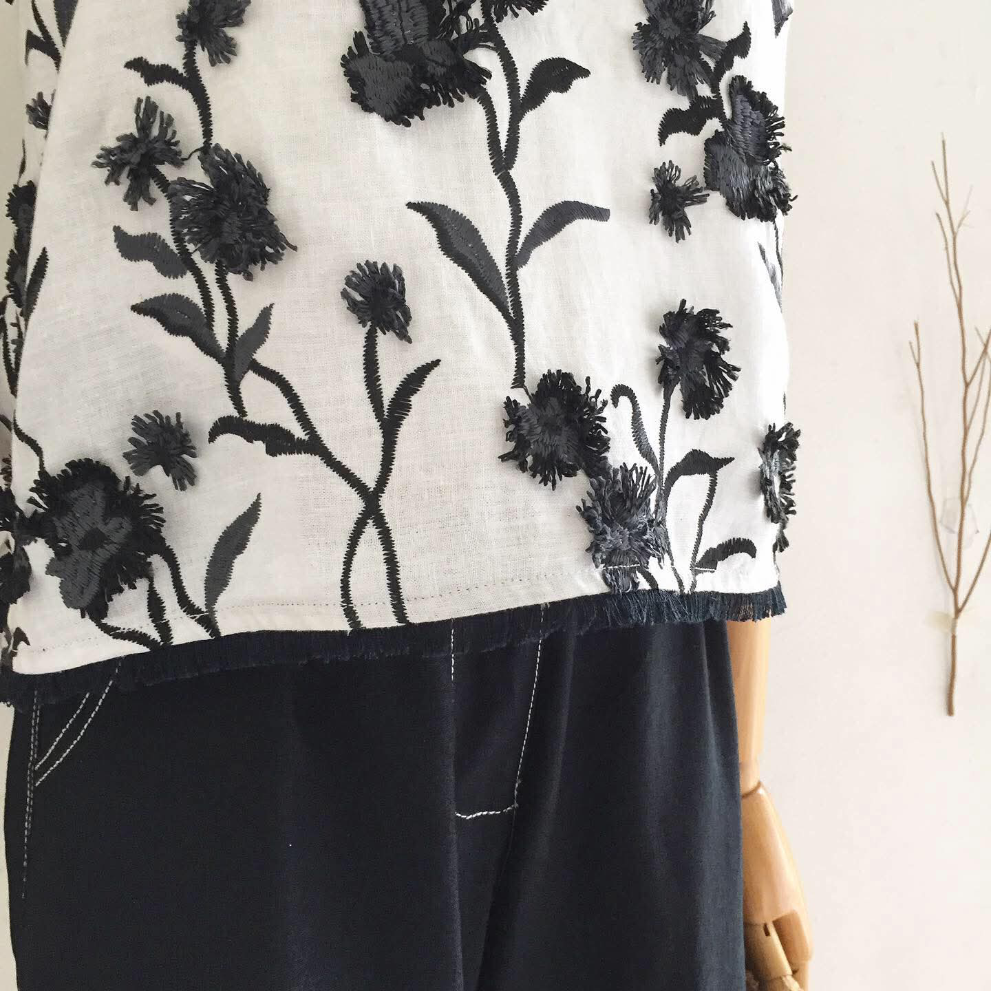 Maria Linen Broderie Top