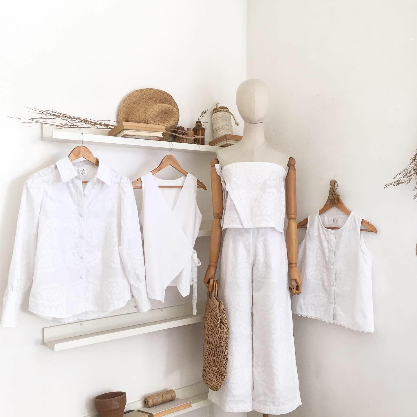 Amari Broderie Anglaise Top